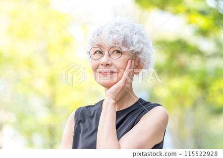 Senior woman portrait 115522928