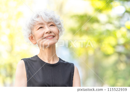 Senior woman portrait 115522939