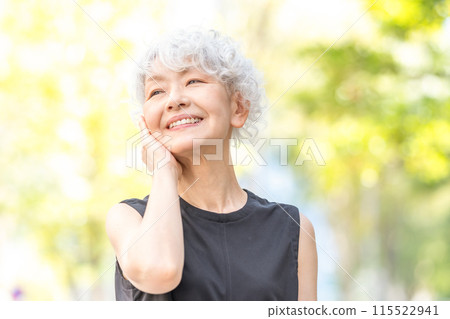 Senior woman portrait 115522941
