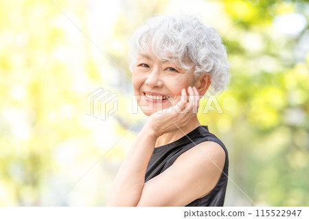 Senior woman portrait 115522947