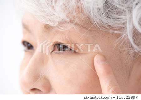 Female Senior Eye Close-up Female Senior Eye Close-up 115522997