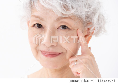 Female Senior Eyes 115523071