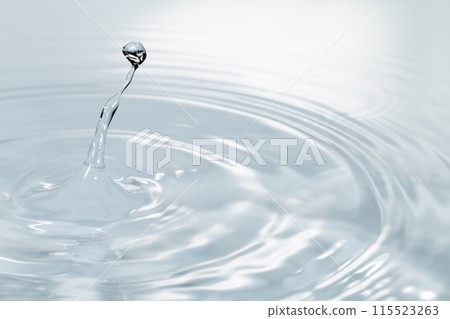 水滴落在水面上。 水滴落在水面上。 115523263