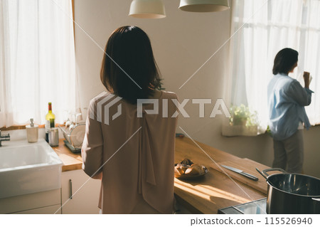 廚房 女生 女孩 115526940