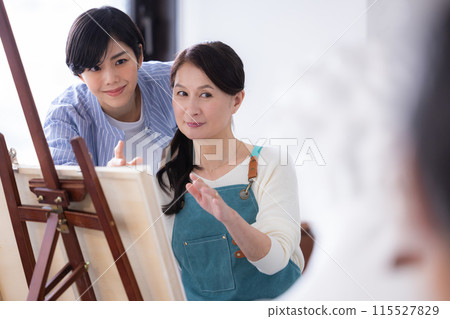 Hobbies: Senior women drawing and female teachers Hobbies: Senior women drawing and female teachers 115527829