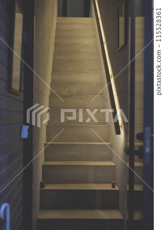 A stylish staircase in a multi-tenant building 115528361