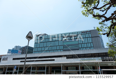 吉祥寺站，從北側看，陽光明媚的夏日藍天，東京武藏野市 115529957