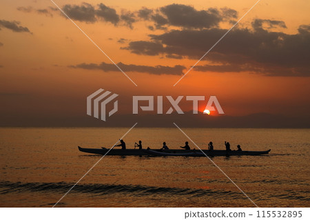 Silhouettes of young people practicing rowing on the orange-hued sea at dusk on Zushi Coast Silhouettes of young people practicing rowing on the orange-hued sea at dusk on Zushi Coast 115532895