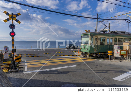 [Kanagawa Prefecture, Kamakura City] Enoshima Electric Railway running along the Shonan Sea / Kamakura High School Station crossing 115533389