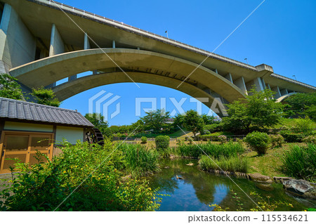 從園區內的水磨坊眺望東京稻城市若葉台的笠里大橋 115534621