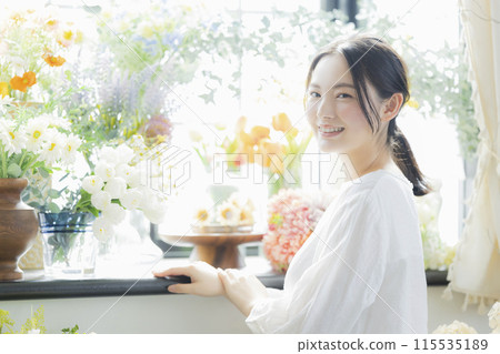 Young woman with bouquet 115535189