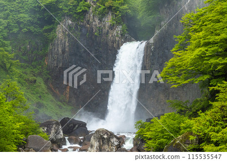 [Niigata Prefecture_Myoko City_Naena Falls] Naena Falls where you can enjoy the beauty of the valley throughout the four seasons 115535547