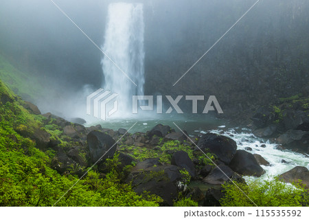 [Niigata Prefecture_Myoko City_Naena Falls] Naena Falls where you can enjoy the beauty of the valley throughout the four seasons 115535592