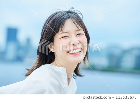 Outdoor portrait of a young woman 115535675