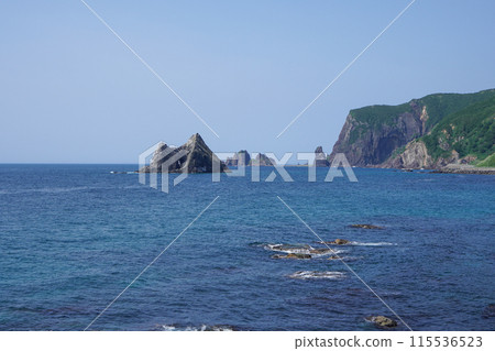 從窗戶岩石看起來像窗戶的地方 115536523