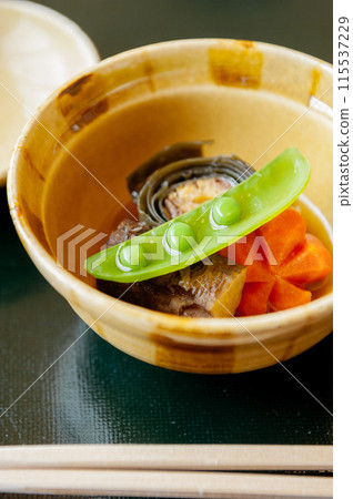 日本料理、燉菜、海帶調味牛蒡 115537229