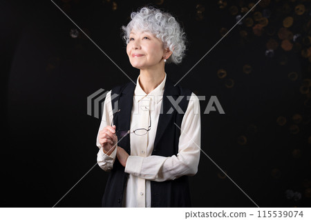 A woman in her 60s enriches her second career after retirement as a senior mentor 115539074