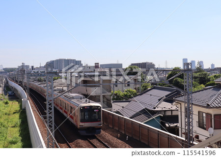 A Tokyu Toyoko Line train running between Hiyoshi and Tsunashima A Tokyu Toyoko Line train running between Hiyoshi and Tsunashima 115541596