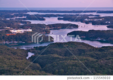 [View of Ago Bay from Yokoyama Observatory in Ise-Shima (evening)] Ugata, Ago-cho, Shima City, Mie Prefecture 115543010
