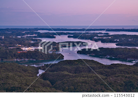 [View of Ago Bay from Yokoyama Observatory in Ise-Shima (evening)] Ugata, Ago-cho, Shima City, Mie Prefecture 115543012