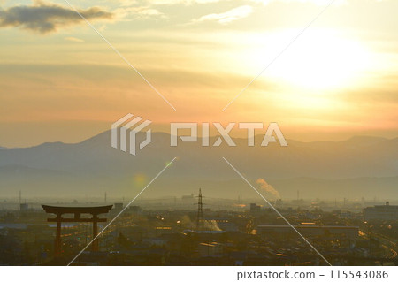 早晨的大鳥居彌彥(新潟縣) 早晨的大鳥居彌彥(新潟縣) 115543086