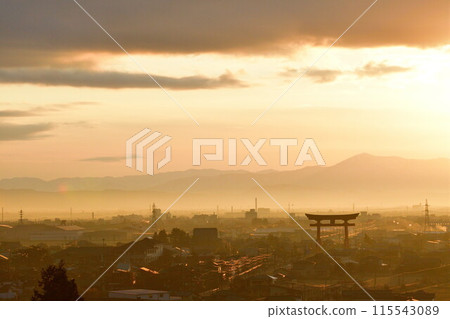 Yahiko Otorii in the morning (Niigata Prefecture) Yahiko Otorii in the morning (Niigata Prefecture) 115543089