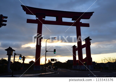 早晨的大鳥居彌彥(新潟縣) 早晨的大鳥居彌彥(新潟縣) 115543376