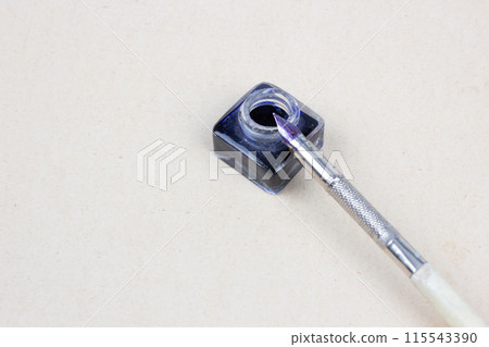 Vintage pen and inkwell on paper background 115543390