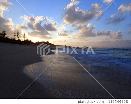 Hanakailio Beach with dramatic blue-pink cloudy skyline at dusk Hanakailio Beach with dramatic blue-pink cloudy skyline at dusk 115544338