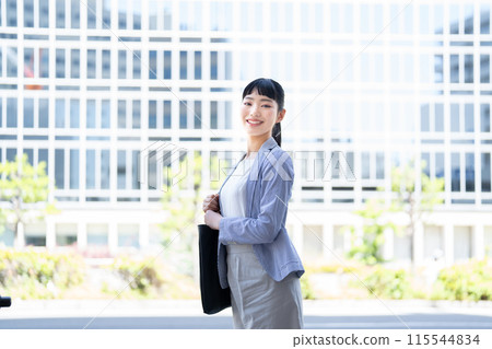 Young business woman Young business woman 115544834