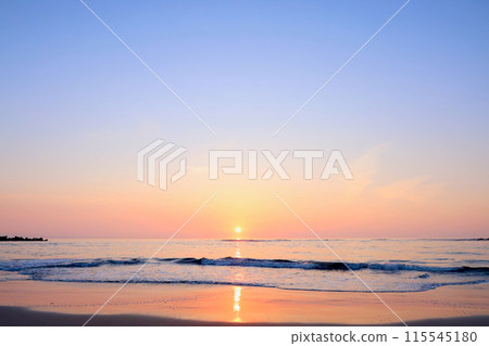 Mid-June: Morning sun at Kawarago Beach 115545180