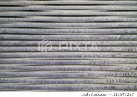 堆積的屋頂瓦片 115545287