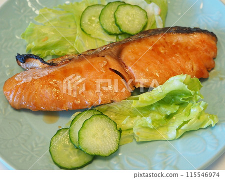 鹽烤三文魚,老婆的家常菜,在家吃飯,幸福的一家人 鹽烤三文魚,老婆的家常菜,在家吃飯,幸福的一家人 115546974