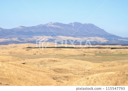 Aso's grasslands on a clear winter day 115547793