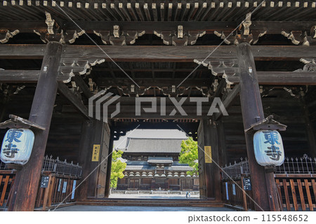 The main hall as seen from the beautiful mountain gate 115548652