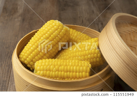 Steaming corn in a bamboo steamer Freshly steamed Steaming corn in a bamboo steamer Freshly steamed 115551949