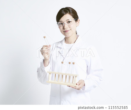 白人背景女研究員 115552585