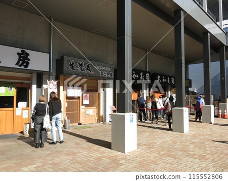 入境遊客排隊的豐洲市場餐廳(蔬果館1樓) 入境遊客排隊的豐洲市場餐廳(蔬果館1樓) 115552806