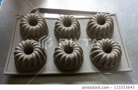 球棒上裝有迷你型球棒。 115553645