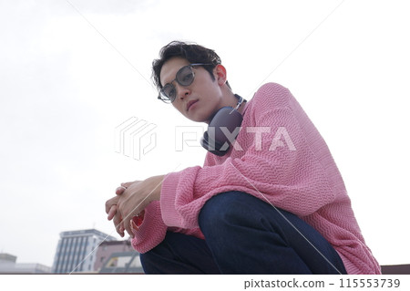 Fashion portrait of a young man 115553739
