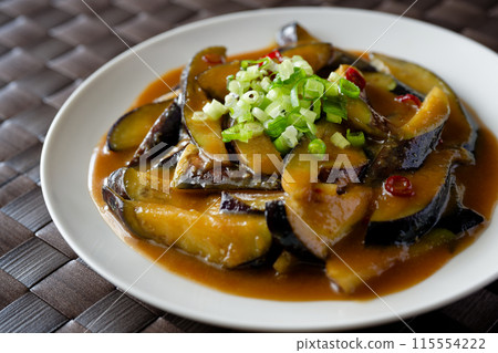 Stir fry with eggplant 115554222