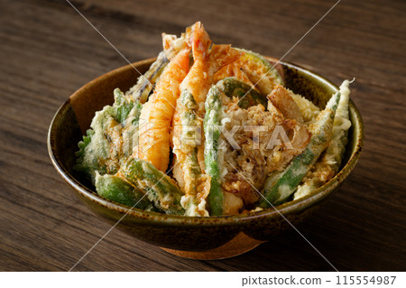 米飯和油炸魚碗 115554987