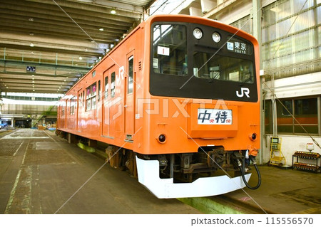 停在車站的201系列車(中央特急、東京展示) 停在車站的201系列車(中央特急、東京展示) 115556570