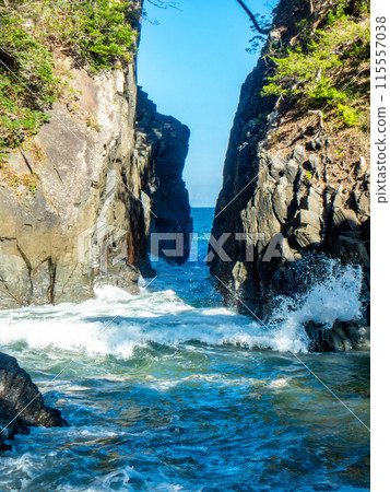 Dynamic summer scenery at Kamiwarizaki in Minamisanriku Town, Miyagi Prefecture 115557038