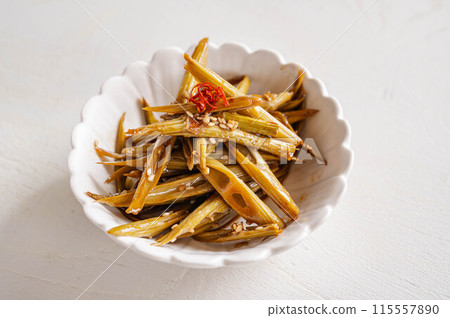 Japanese knotweed stewed in bamboo shoot style 115557890
