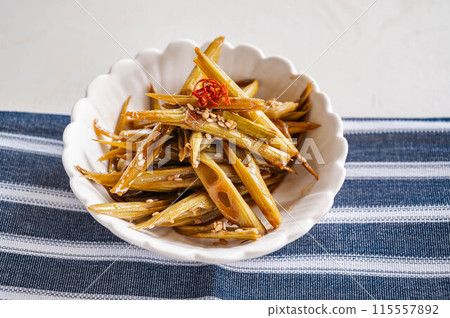 Japanese knotweed stewed in bamboo shoot style 115557892