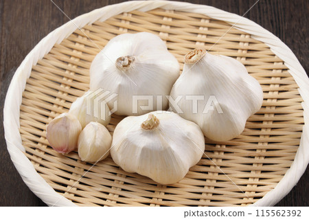 Garlic in a colander Garlic in a colander 115562392