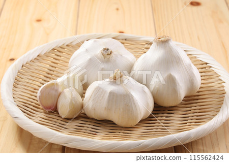 Garlic on a colander Garlic on a colander 115562424