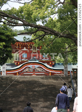 防風天滿宮，從表參道石階底部看到的塔門 115562525