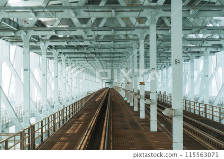 從JR瀨戶大橋線（岡山～高松之間）第一節車廂前座看到的景色 115563071